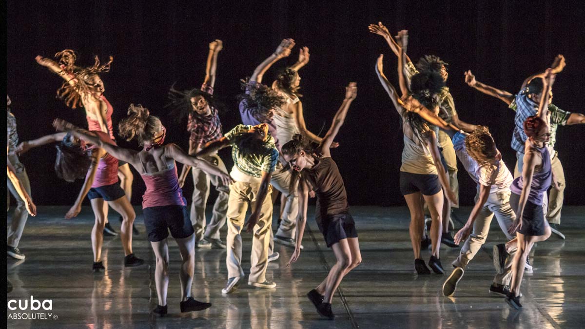 Under the theme of “Dance: breaking old borders,” this event has been created as an analytical workshop on the bases of cross-disciplinary approaches that are exploring and emancipating current dance trends. Manzanillo, Cuba
