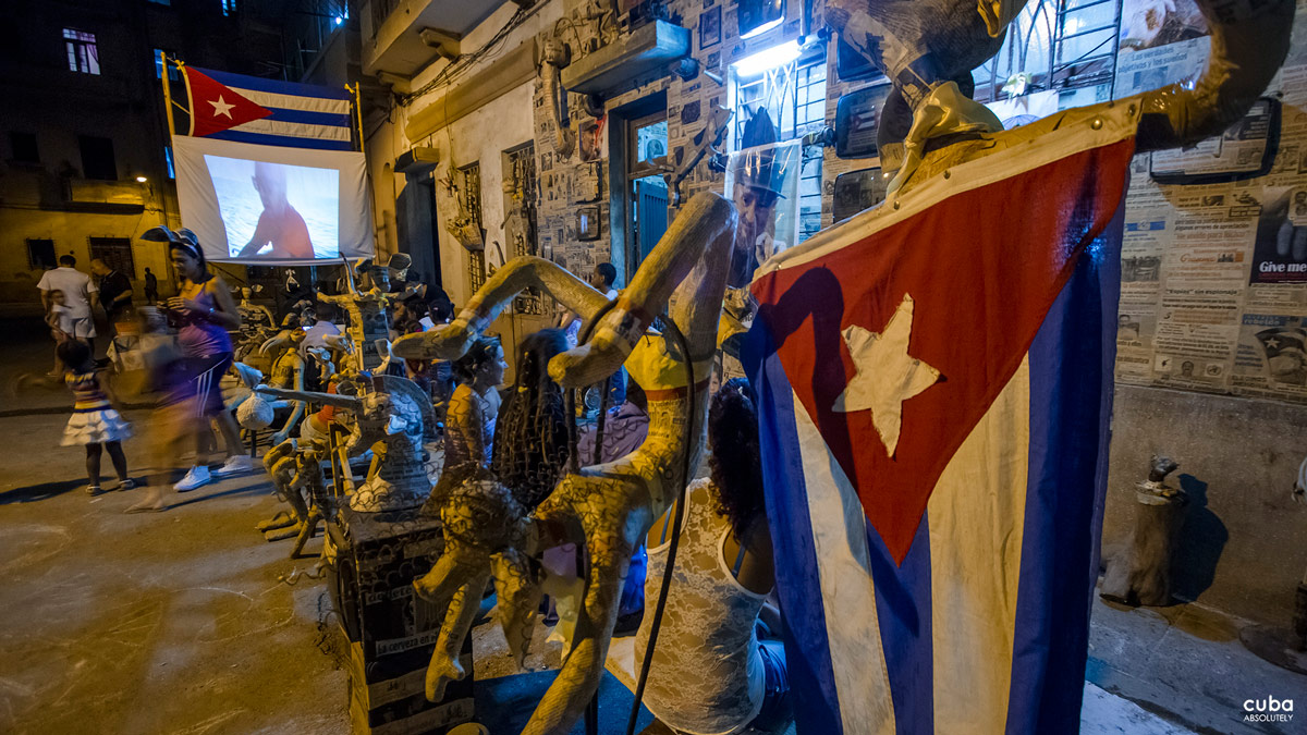 The CDR was formed on September 28, 1960, when, in the midst of one of Fidel Castro’s impassioned speeches, several explosions were heard. The reply of the multitude was to give cheers to the Revolution and Fidel immediately proposed the creation of a neighborhood organization that would defend the young revolutionary process against internal and external dangers through the surveillance by the people of enemy activity. Havana, Cuba