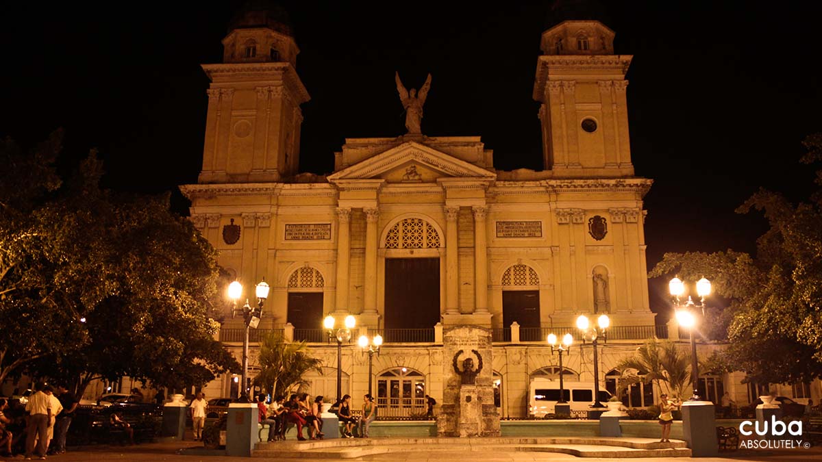Escorted by the country’s highest mountains and the sea, Santiago de Cuba, the most Caribbean of all Cuban cities, has remained true to a legacy that goes back to the 18th century when the priest Esteban Salas, a native of Havana, composed Christmas carols, hymns and shepherds’ plays (pastorelas) for his cathedral. These religious compositions are the first known written musical documents in Cuba. Santiago de Cuba, Cuba