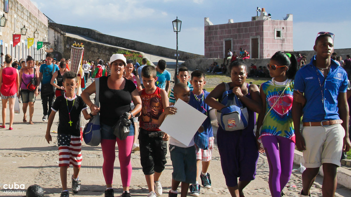 The location in La Cabaña Fortress enables the fair to attract diverse audiences. Havana, Cuba