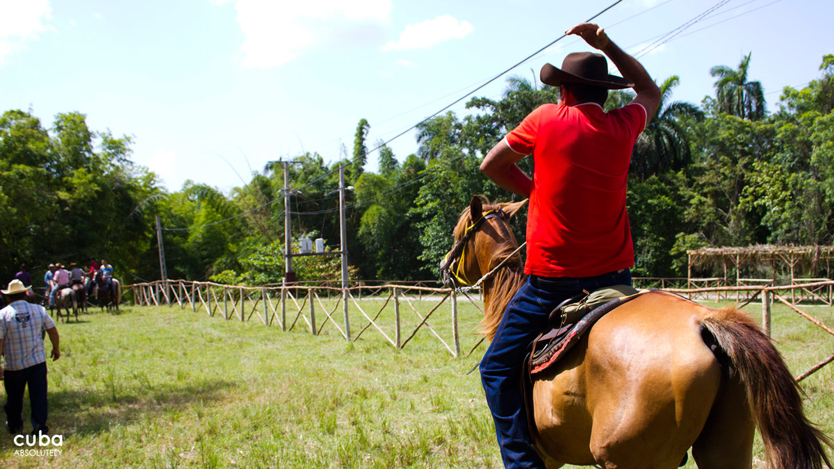 Besides the regular El Cornito hotel accommodations, there are several sculptures dedicated to El Cucalambé and areas for horseback riding, children’s playground and several small plazas. Las Tunas, Cuba