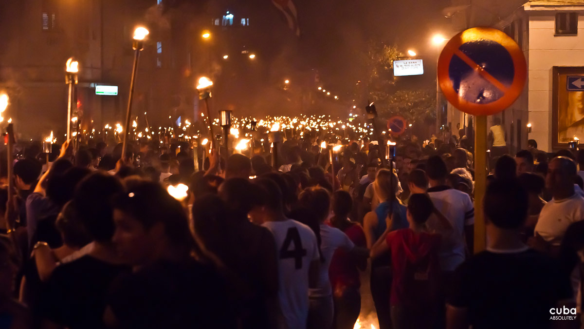 This was the situation that prevailed that Tuesday, January 27, at 11:30 pm when a huge mass of torch-bearing youth and people in general began to descend the steps of the University of Havana down San Lázaro St. to Infanta Ave. Havana, Cuba