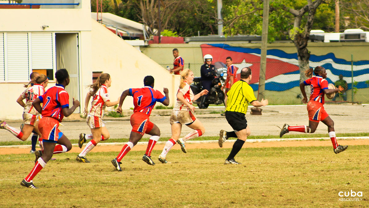 The IRB-sanctioned Havana Howlers 7’s Rugby Tournament is jointly organized by the Cuban Rugby Federation and the Dog River Howlers Rugby Club based out of Canada. The idea of the tournament is to help promote and develop rugby in Cuba along with creating new relationships/bonds between the participating teams. This was the second full tournament with a complete woman’s division in addition to the men’s program. Havana, Cuba