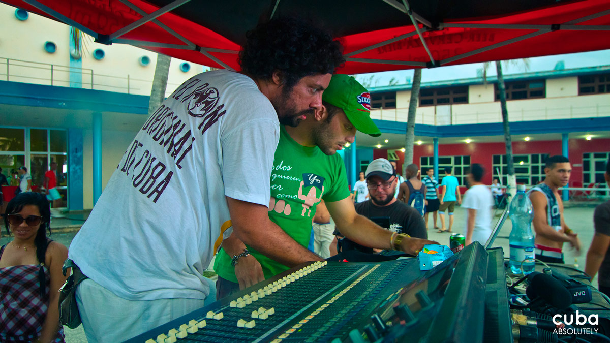 With a loyal following across Cuba, Djoy de Cuba and Kike Wolf recently hosted the Electronic Music Festival at the Abreu Fontán Social Center. Havana, Cuba