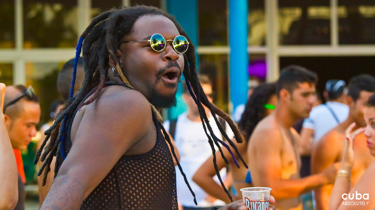 The festival was organized by Proyecto Analógica, a group that seeks a professional exchange among DJ's of every generation to encourage creative and quality music. Havana, Cuba