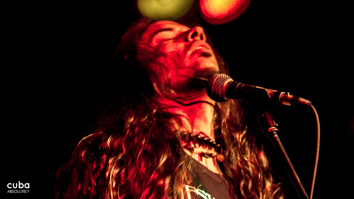 Organized by the French Brutal Beatdown Record Label in association with the Agencia Cubana de Rock (Cuban Rock Agency) and the Instituto Cubano de la Música (Cuban Institute of Music), this year’s festival included Cuban bands Combat Noise, Dead Point, Estigma DC, Mephisto, Switch, Metastasys and Tendencia, plus Mortuary, Cowards and S-Core from France, Splattered Mermaids from Sweden, Severe from Belgium, and Dezaztre Natural from Chile.
