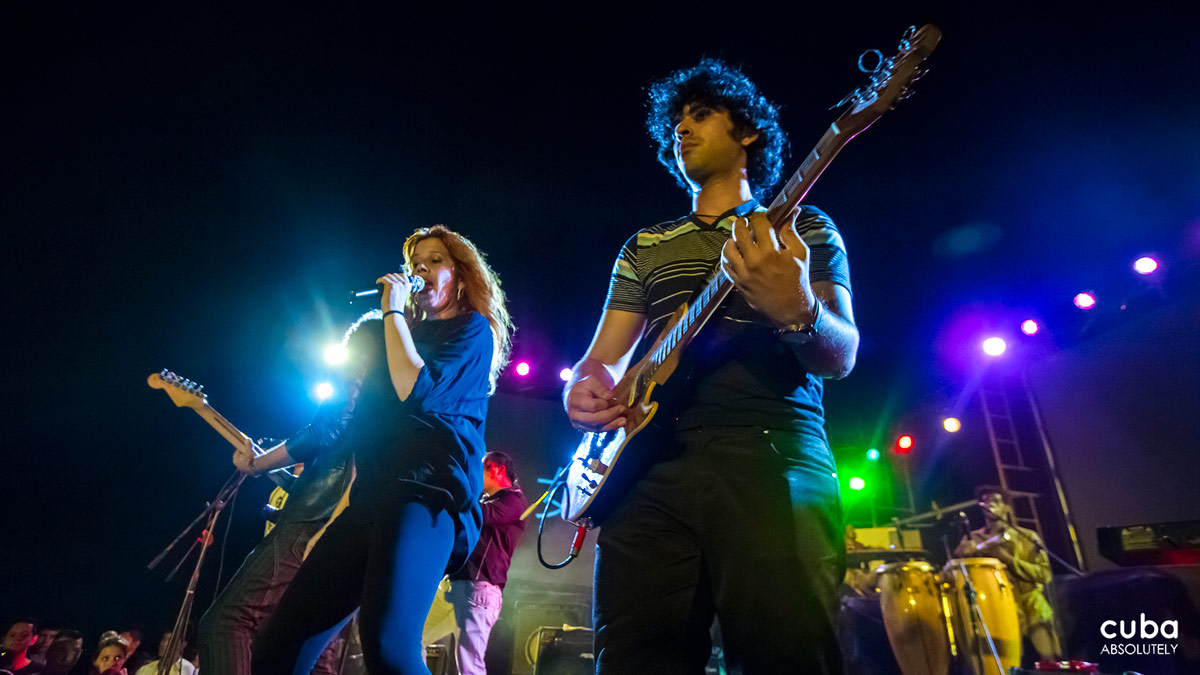 An all-star lineup, featuring amongst others Polito Ibáñez, Rochy, Descemer Bueno, Osdalgia, Isis Flores, Rita Donte and Heidy Igualada, Ruta 11, Paso Firme and Tesis de Menta ensured that spirits did not dim too far for the two nights of the festival at the San Carlos de La Cabaña Fortress. Havana, Cuba