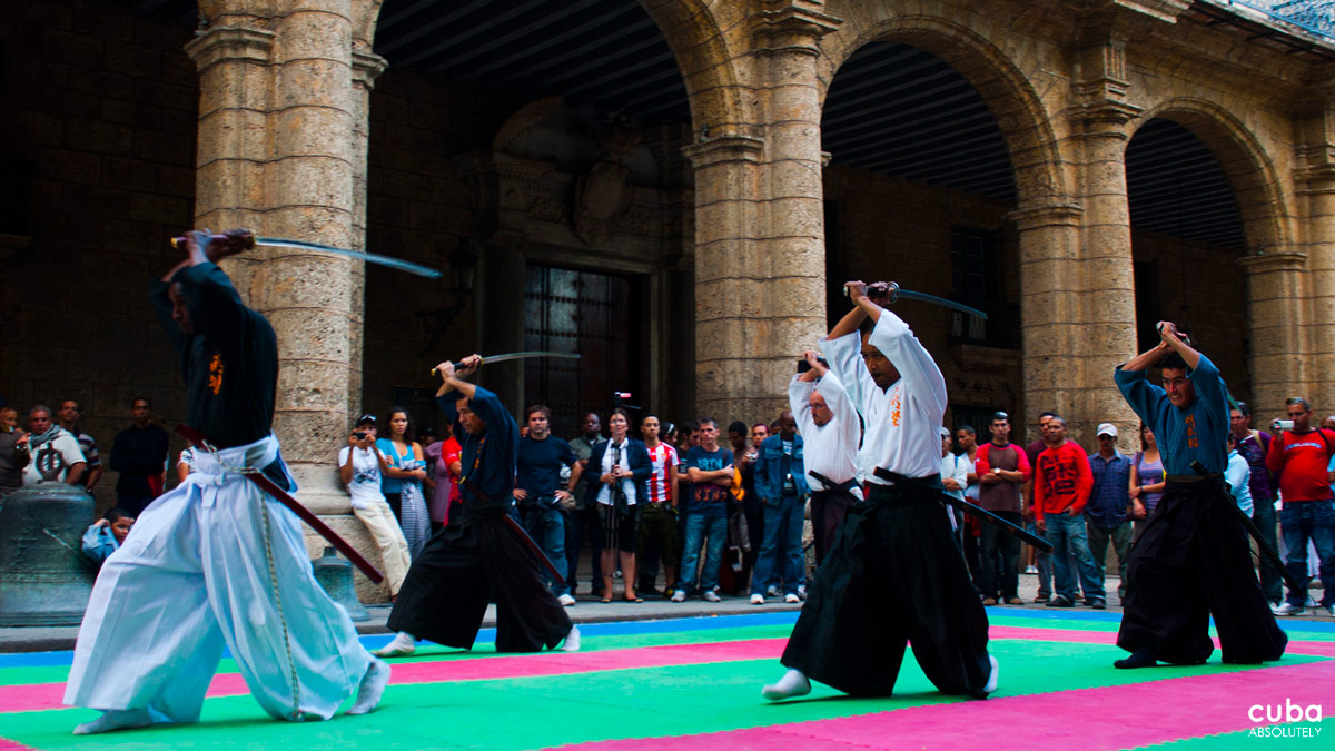 The week was started with a spectacular demonstration of Japanese martial arts, Aikido, Karate Shito Ryu, Daito Ryu, Ninjutsu, Iaido, Kendo and Naginata. The antiquity and style of the setting in Plaza San Francisco suited the displays by Japanese samurai and provided the perfect backdrop to the flashing swords and black suited ninjas (perhaps I am getting carried away!). Havana, Cuba