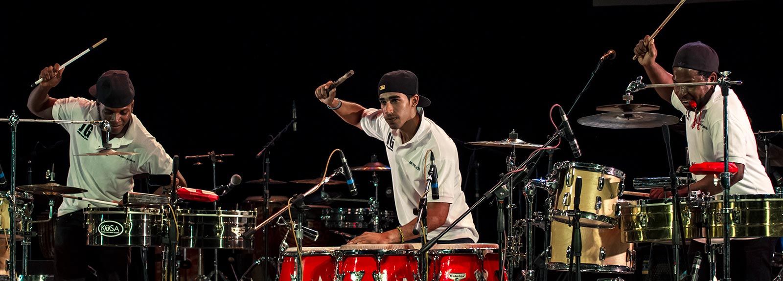 Master classes and workshops reveal the secrets of the complicated world of Cuban percussion while every evening the best of Cuban and foreign bands and soloists perform jazz and folklore, accompanied by dancers and even comparsas and casino dancing contests in the Guillermo Barreto Drum Festival.  Havana, Cuba